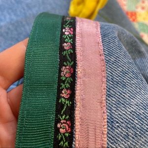 Vintage GAP Classic rose ribbon embroidered blue Mom jean size 28
